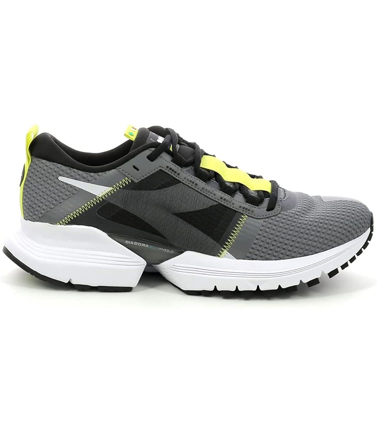 Diadora mythos sales blushield elite 2